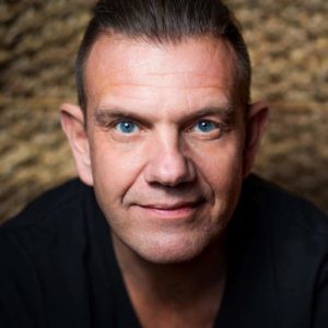 Simon Høegmark Profile 1 300X300 (002)